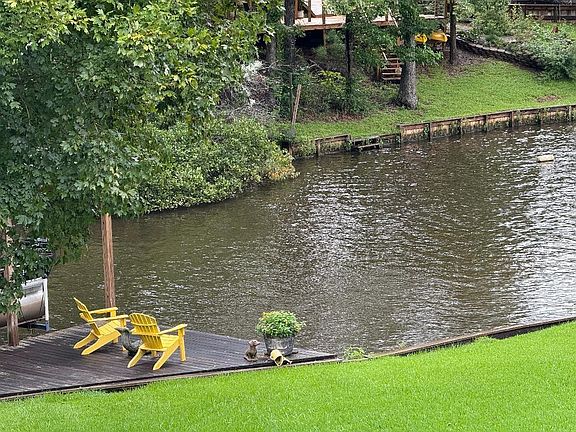 3rd image of 153 Lakeshore Dr
