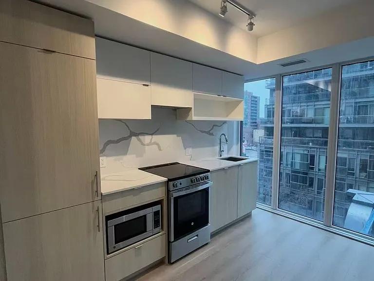 100 Queen St E #707 — Photo 6
