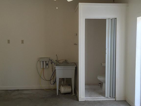 4th image of 617 SW Mill Ln