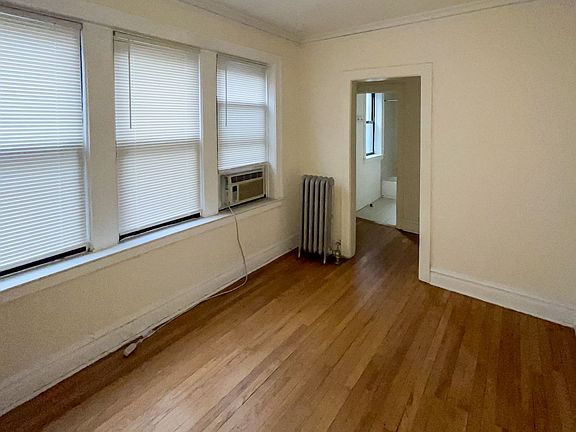 2nd image of 4713 N Leavitt St #1D