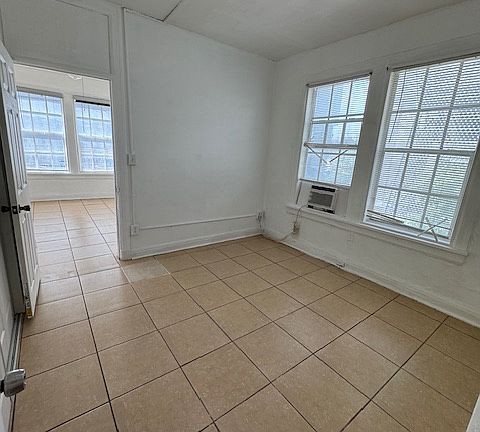 4th image of 457 NE 24th St #6