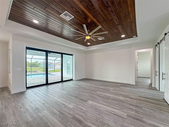 5th image of 704 SW 26th St
