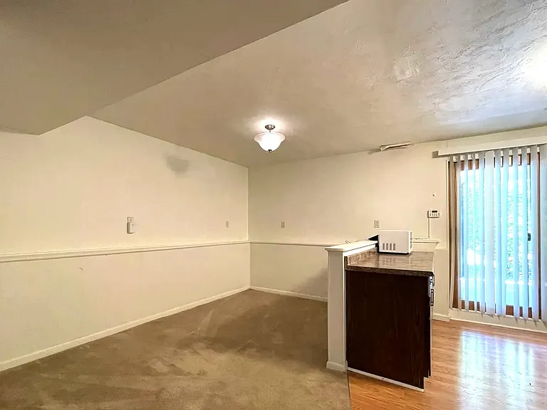 304 Grooms Rd #B — Photo 5