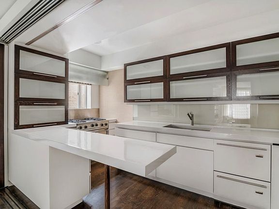 3rd image of 25 Central Park W APT 11E