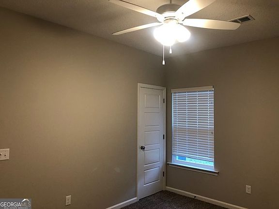 3rd image of 122 Gary Cir