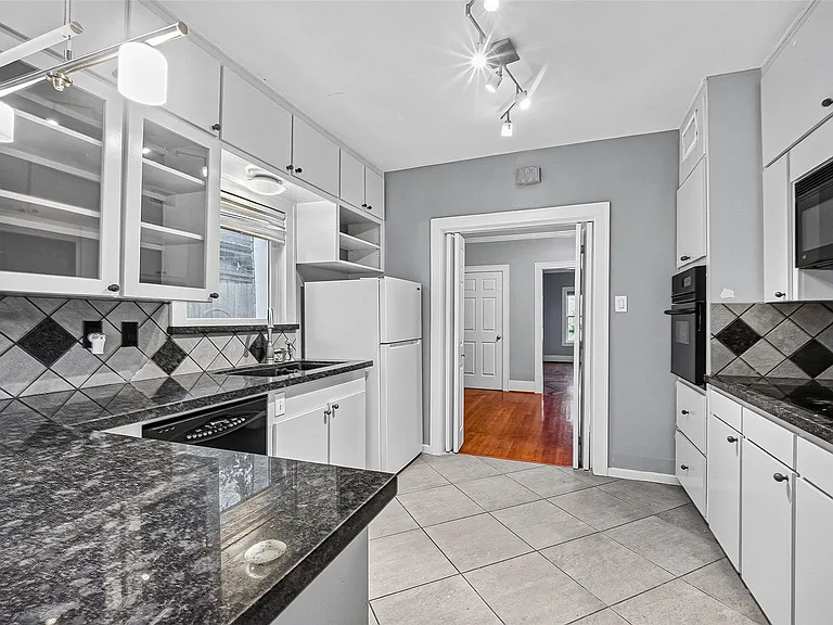 1758 Hawthorne St #1 — Photo 14