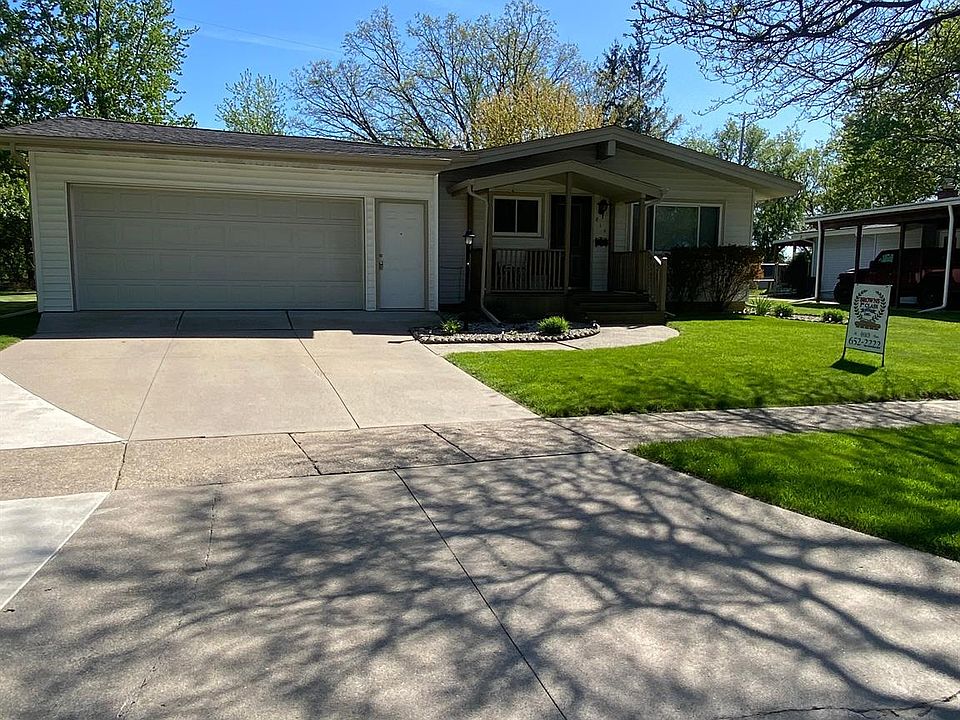 1st image of 216 Sequoia Dr