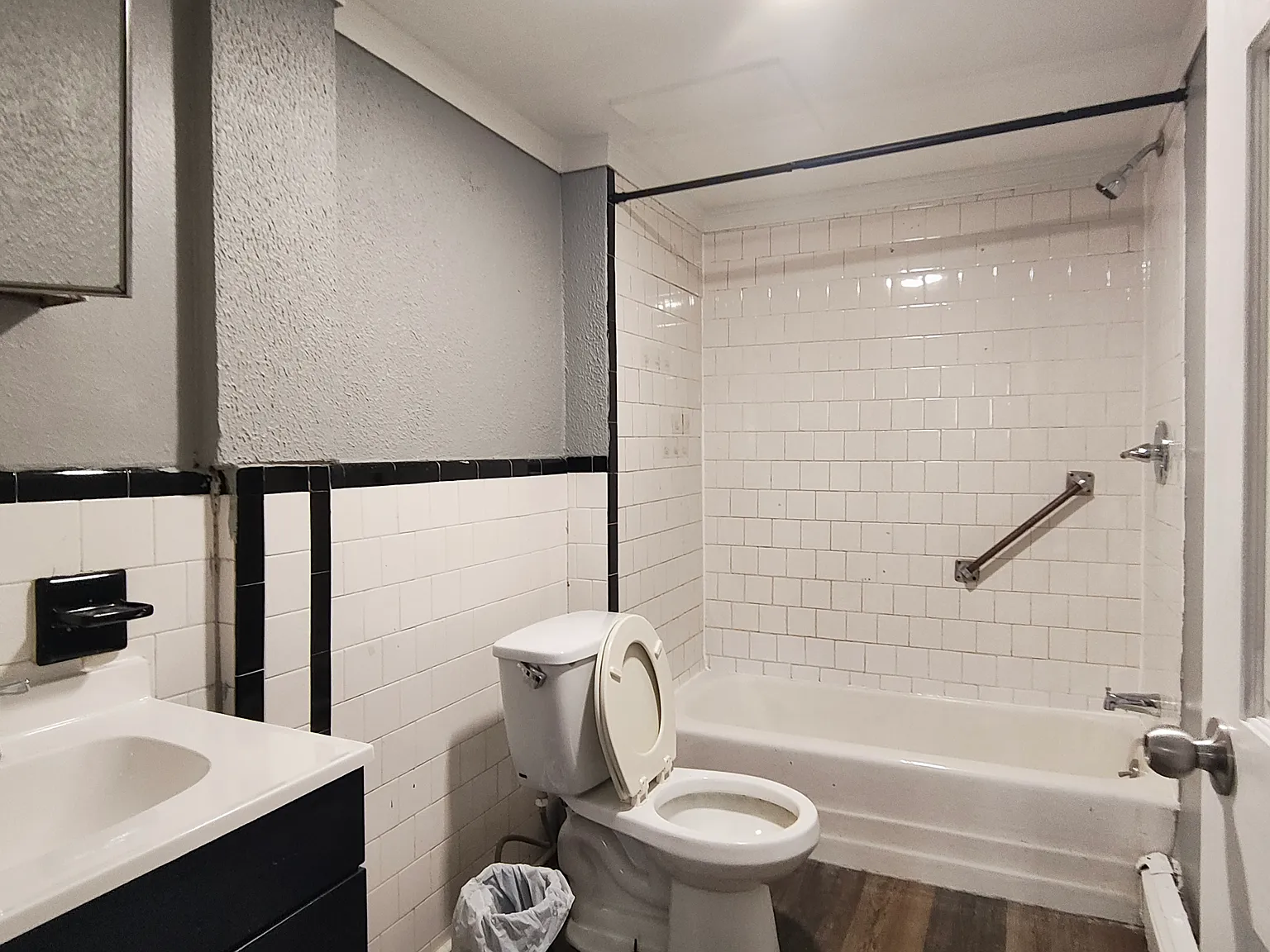 3 bed, 1000 sqft, $1,500 — Photo 3