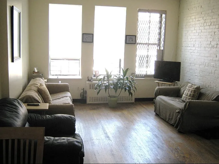 131 W 112th St — Photo 1