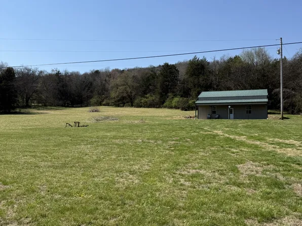 855 Lick Creek Rd, Hartsville, TN 37074