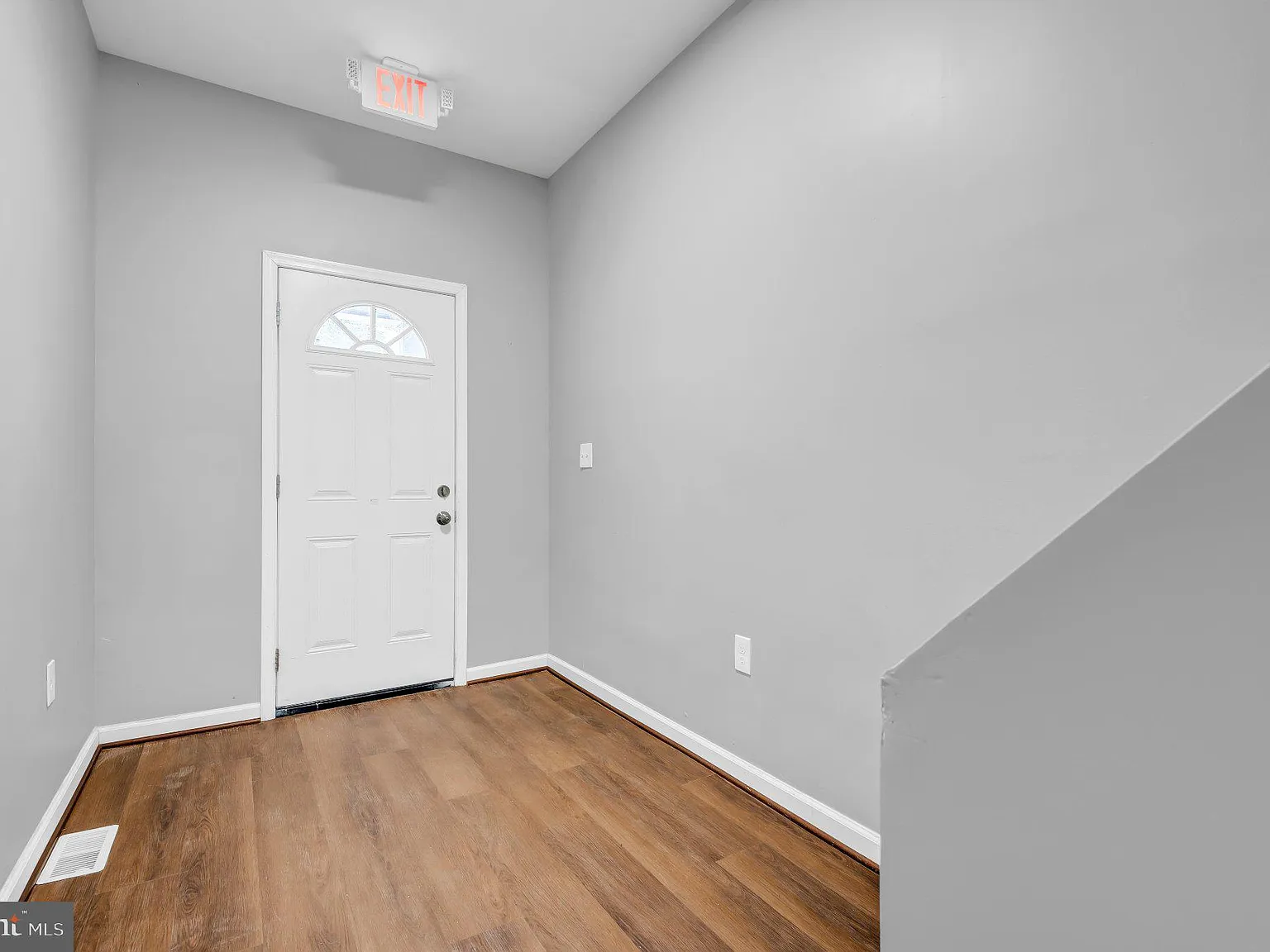2103 Chelsea Ter — Photo 3