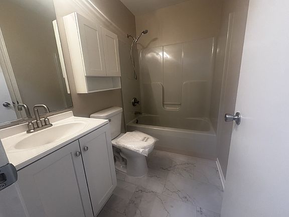 4th image of 2820 Jackson Ave