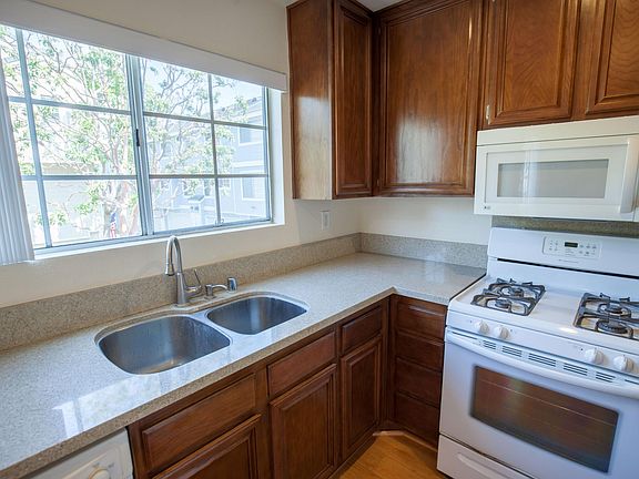 4th image of 2800 Plaza Del Amo Unit 60