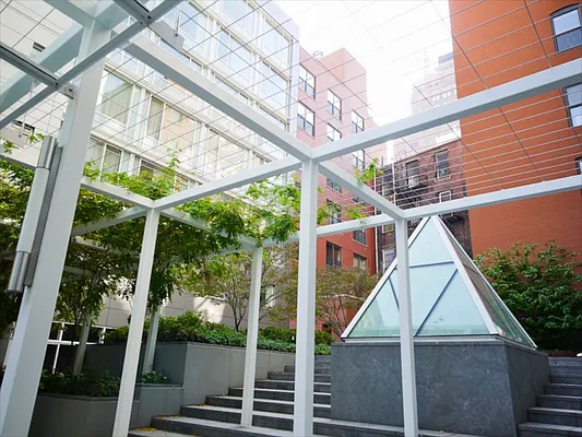 Sold by New York Residence | media 13