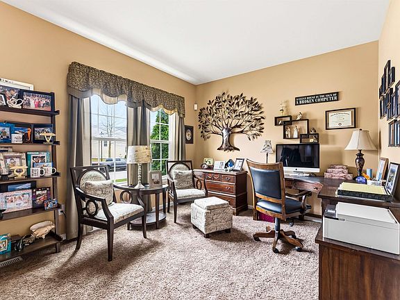 4th image of 32 Renaissance Dr