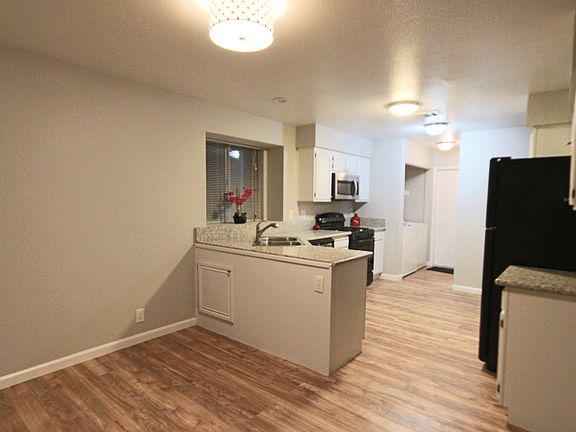 4th image of 3728 Calumet Farm Cir