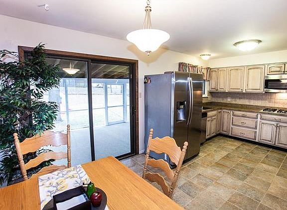 5th image of 2319 Wesglen Estates Dr