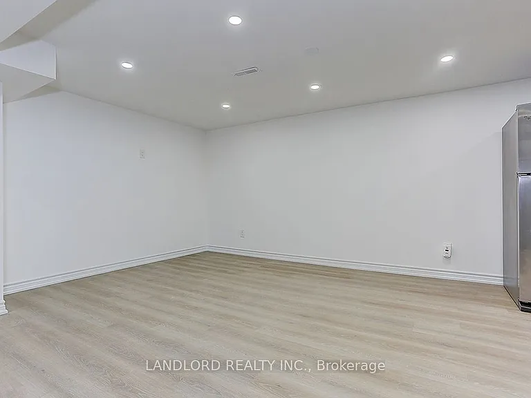 3271 Chokecherry Cres #LOWER — Photo 6