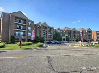 2116 Country Club Dr, Saint Clair Shores, MI