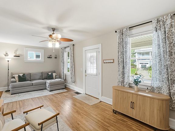 3rd image of 28 Tower Hill Rd