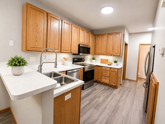 3rd image of 13853 Dahlia Dr