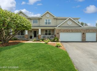 2219 Monument Ct, Gurnee, IL 60031