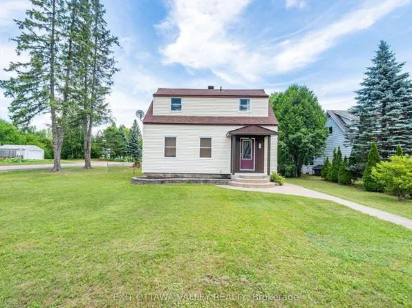 49 Glendale Ave, Deep River, ON K0J 1P0