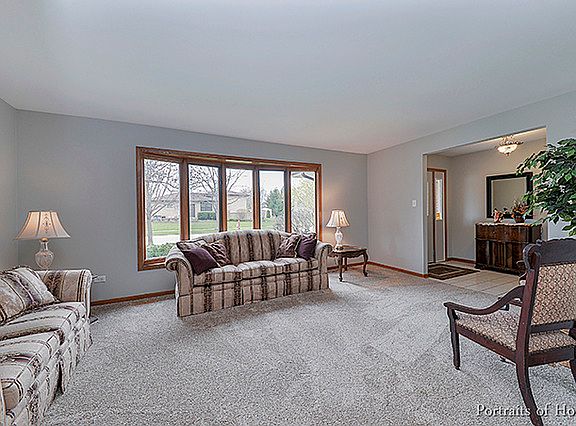 5th image of 8121 Meadowwood Ave