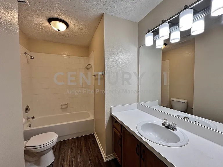 1901 Berkeley Dr — Photo 19