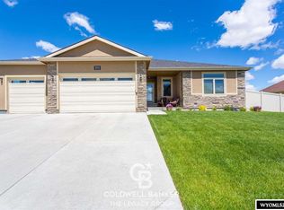 2912 Croydon Dr, Casper, WY 82609