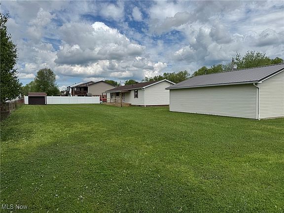 3rd image of 402 Washington Dr