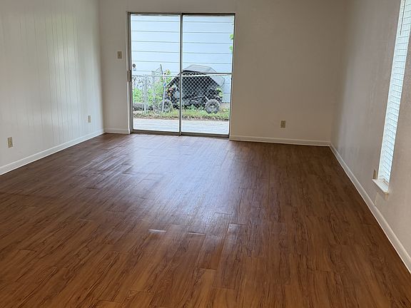 4th image of 4714 Creek Bend Dr