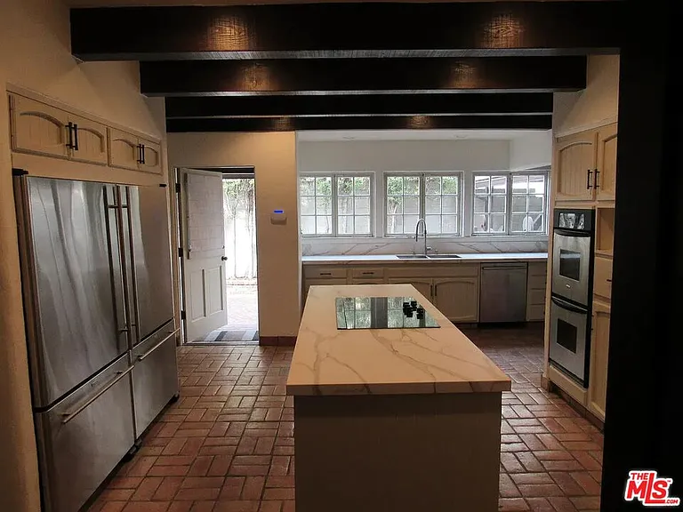 605 Foothill Rd — Photo 10