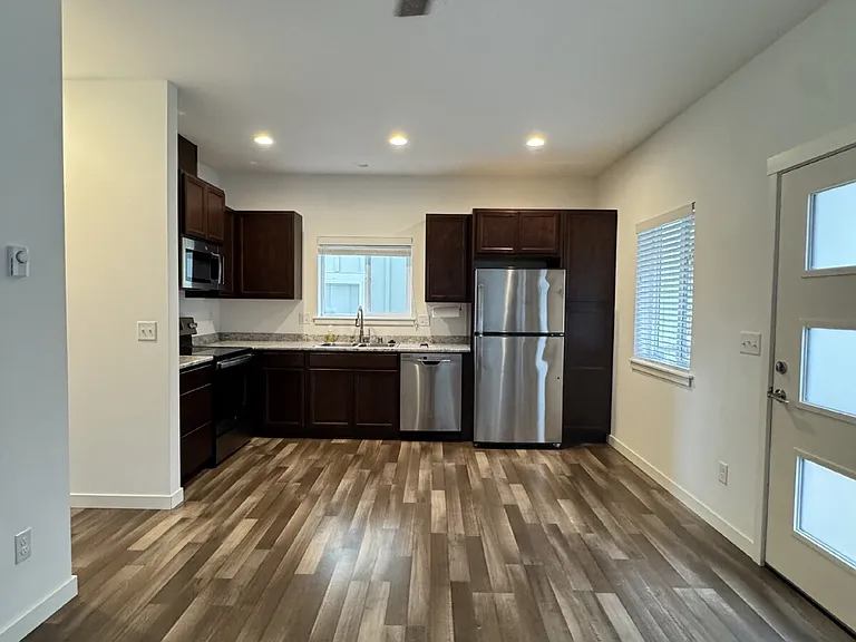 605 Finnegan Way — Photo 2