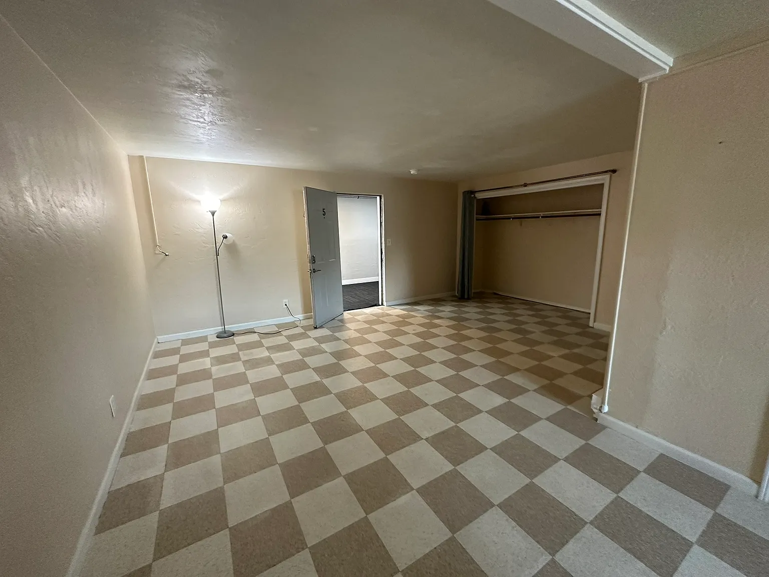 1 bed, 750 sqft, $1,050 — Photo 3