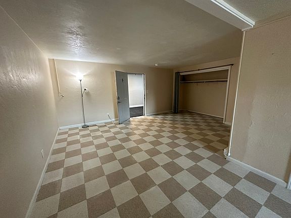 3rd image of 1528 W Irving St APT 5