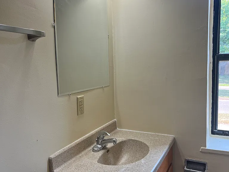 905 Kilian Blvd SE — Photo 29