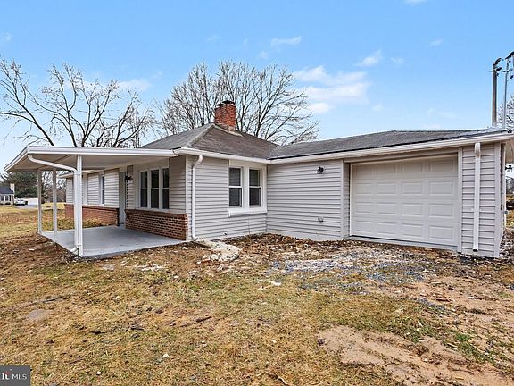 3rd image of 413 Obrecht Rd