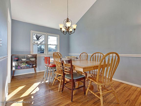 3rd image of 563 Brookside Dr
