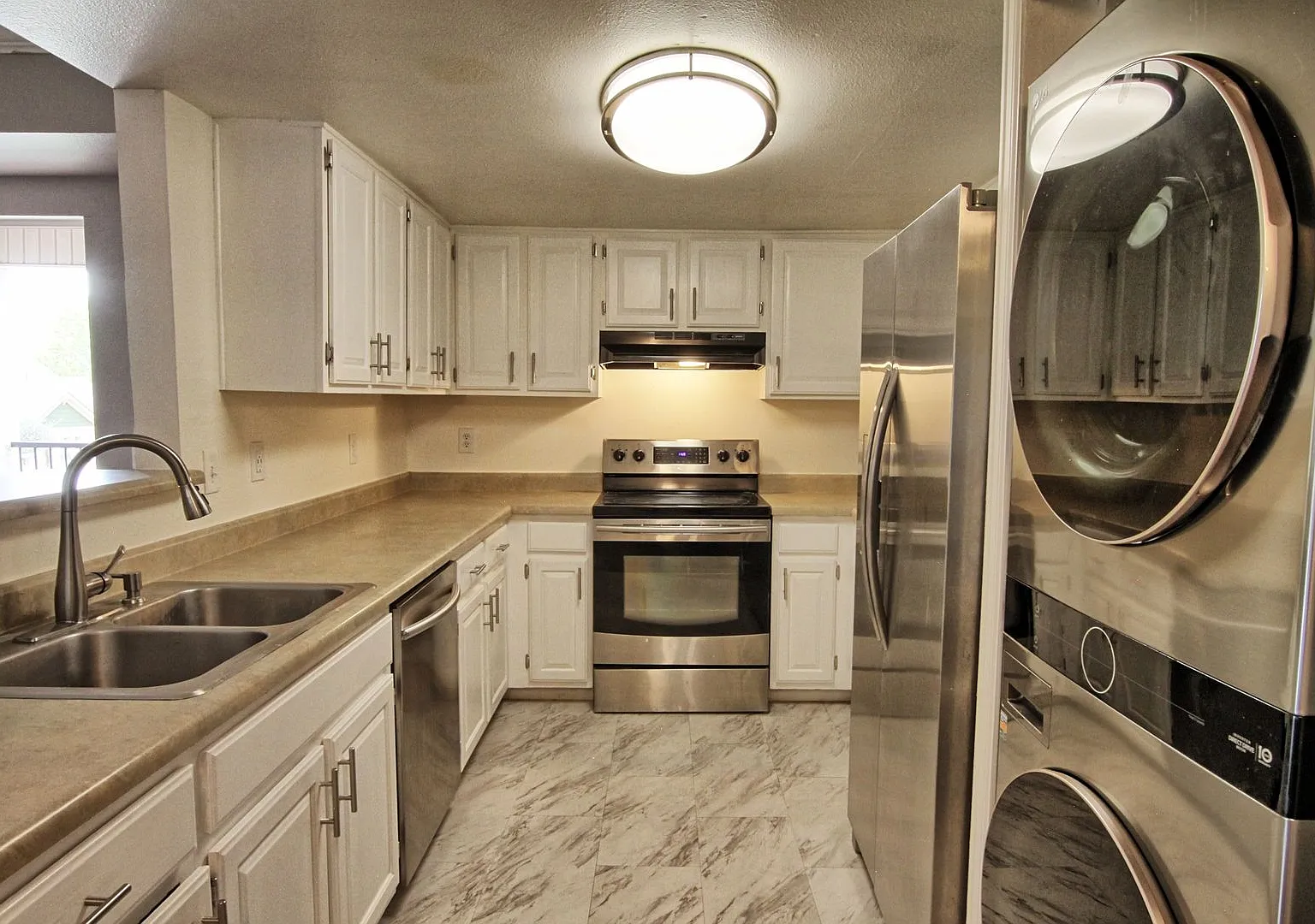 3 bed 2 bath 2nd story Littleton Condo — Photo 1