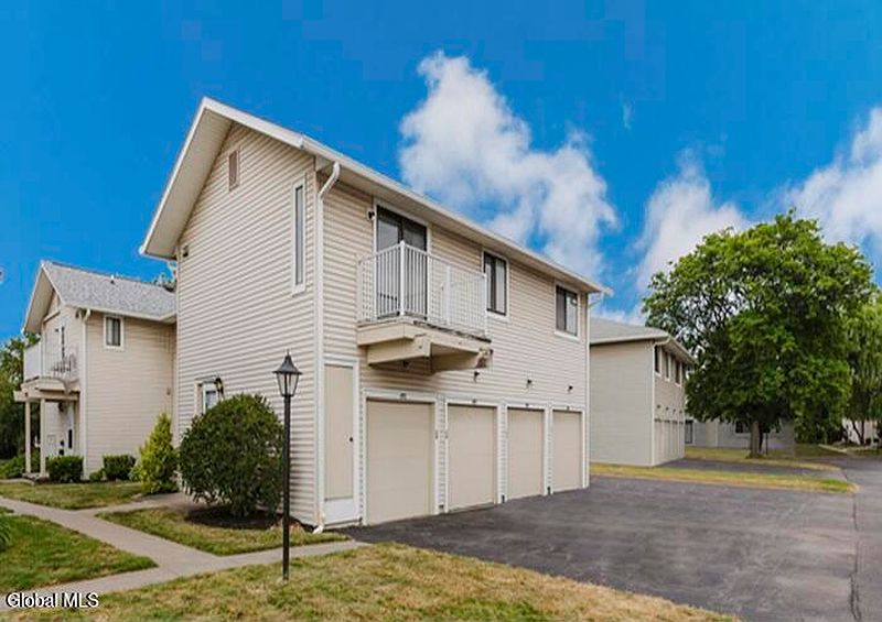2nd image of 493 Eastbrooke Lane