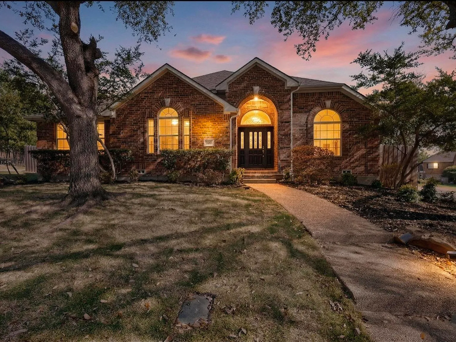 4 bed, 2.5 bath, 2946 sqft, $3,500 — Photo 1