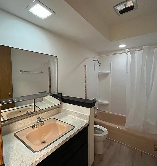 Ridge Manor Apartments — Photo 16