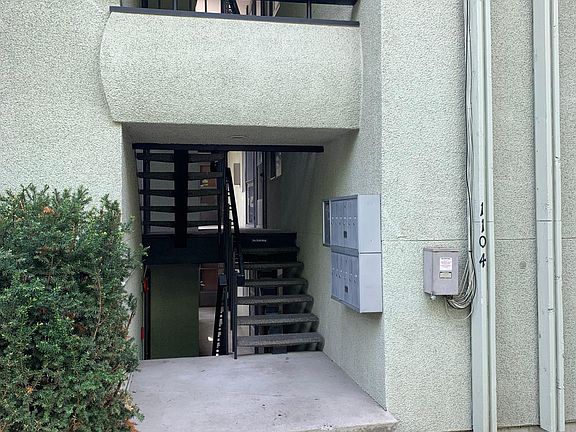 3rd image of 1104 S Jefferson St #301