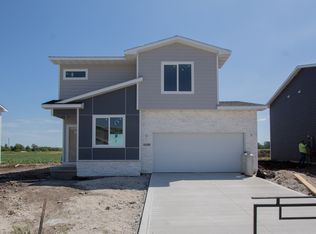 1355 SE Parkview Xing, Waukee, IA 50263