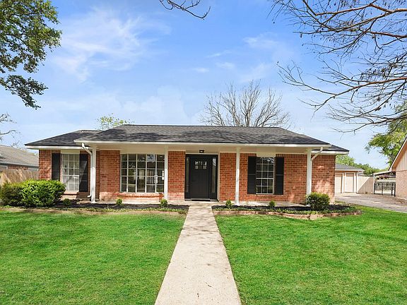 2nd image of 13906 Vinehill Dr