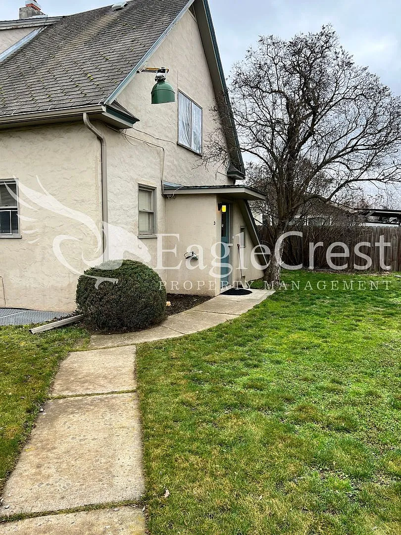 Brock Street — Photo 1