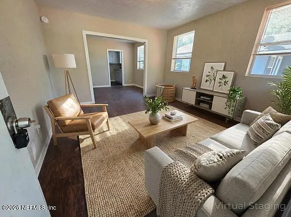 916 W 25th St — Photo 8