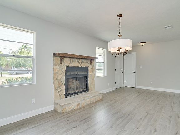 4th image of 3914 Fairington Dr