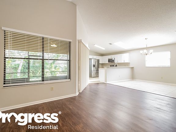 3rd image of 291 Falling Leaf Ln